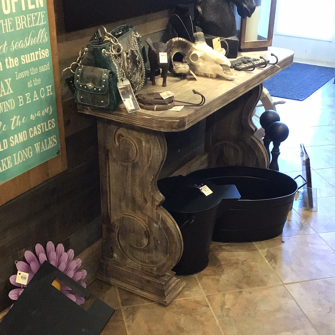 Décor - Scroll Leg Table